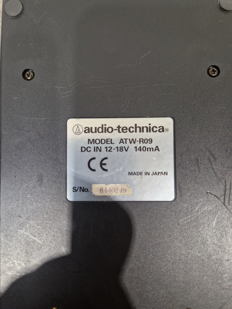 Audio-Technica ATW-R09 and ATW-T51 - Wireless Microphone System, High Fidelity - Very Good w/ Power Supply & Hard Case - image 8