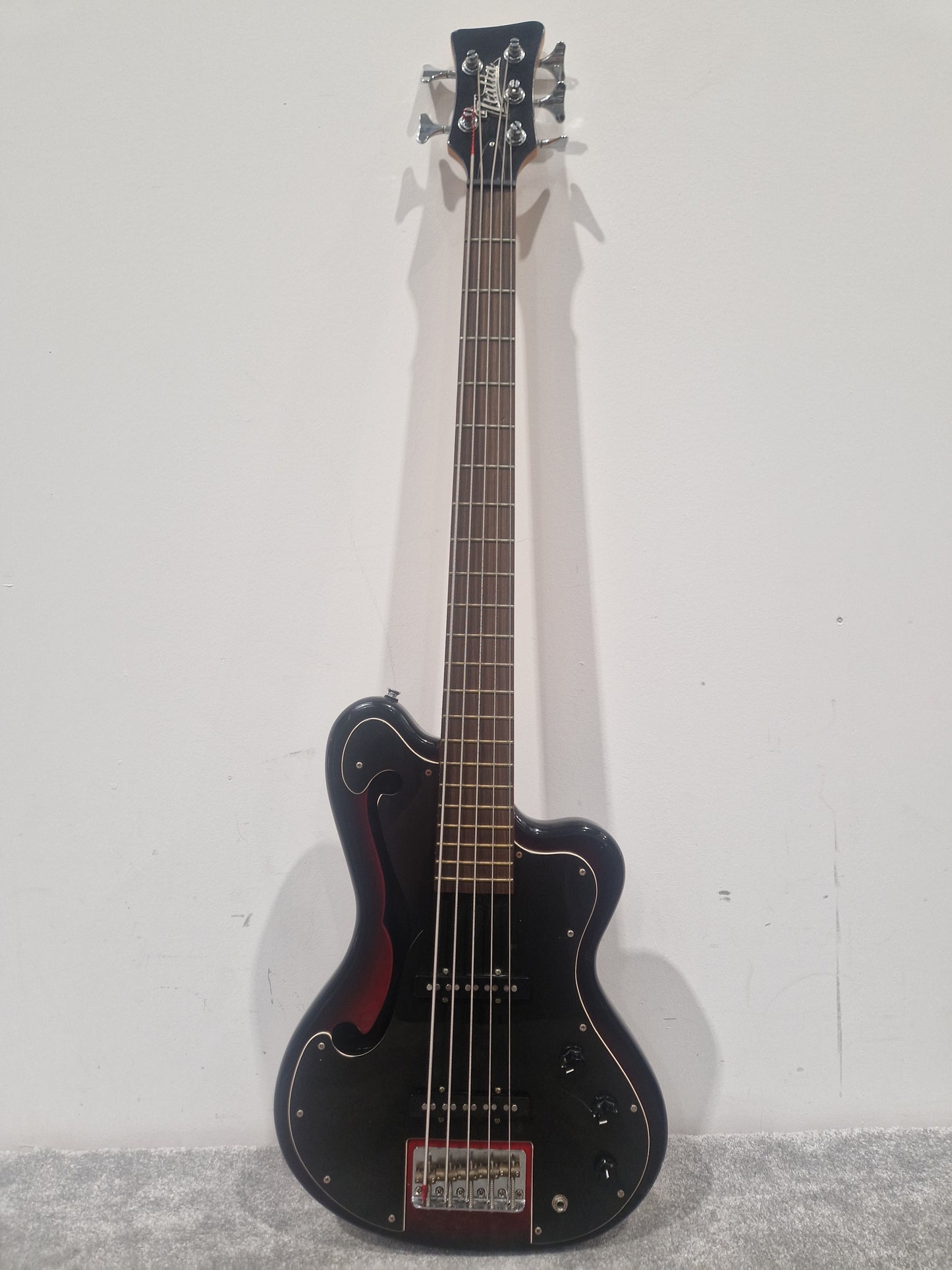 Italia 5 String Bass - 5 String Design, Maple Body - Very Good