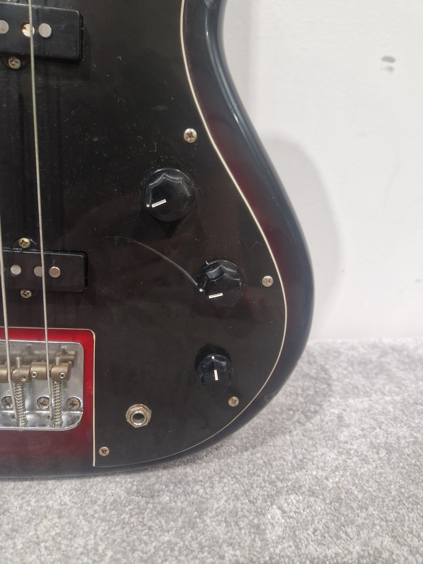 Italia 5 String Bass - 5 String Design, Maple Body - Very Good