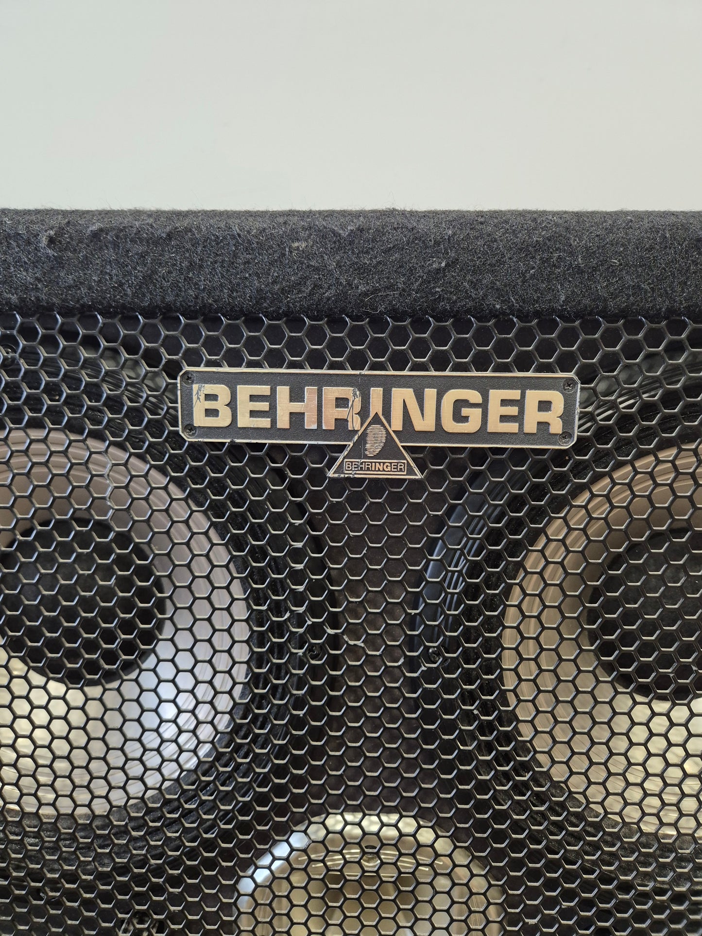 Behringer Ultrabass BA410 1000W Speaker Cabinet - High-Power, 4x10" Speakers - Excellentt