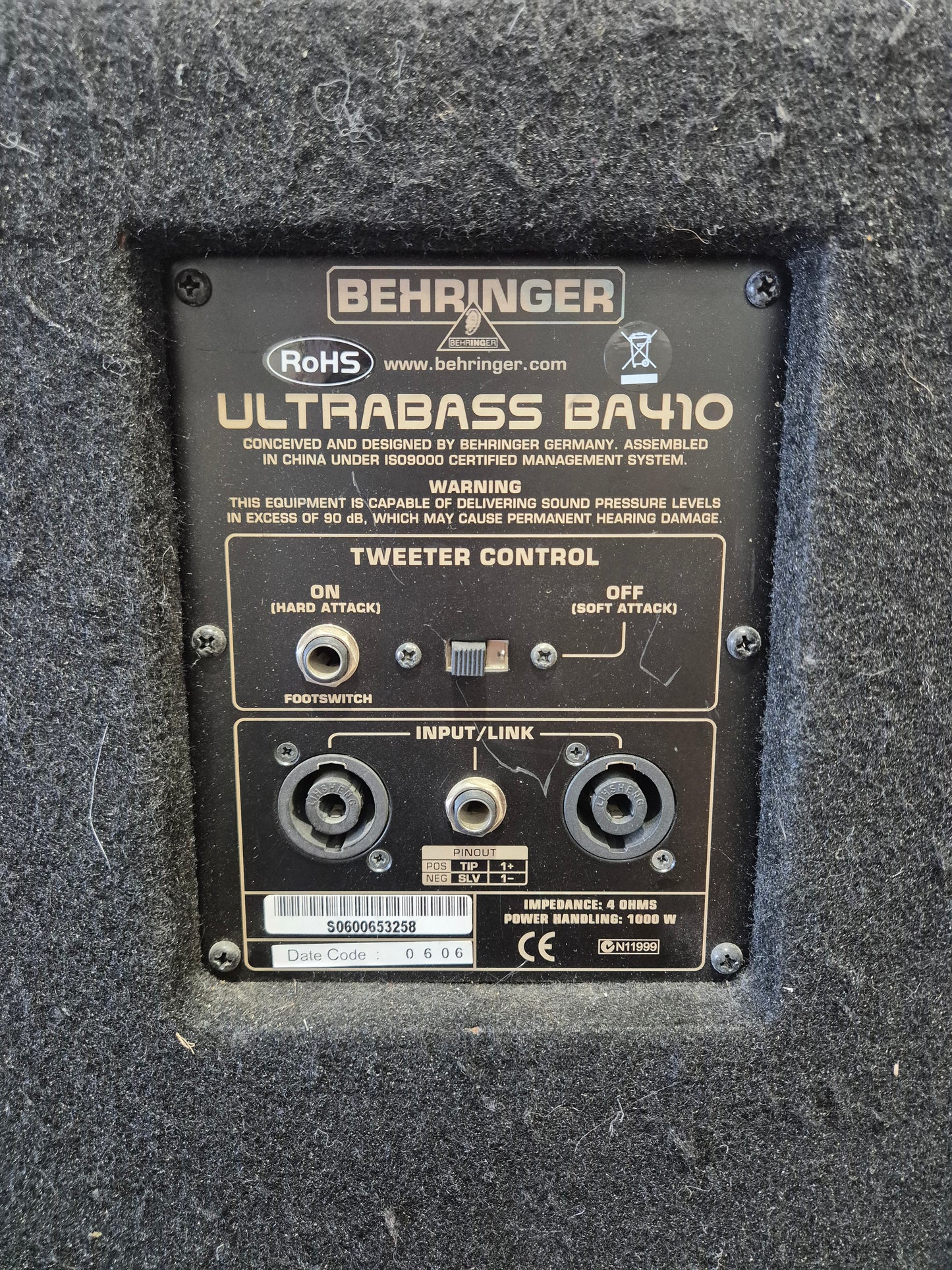 Behringer Ultrabass BA410 1000W Speaker Cabinet - High-Power, 4x10" Speakers - Excellentt