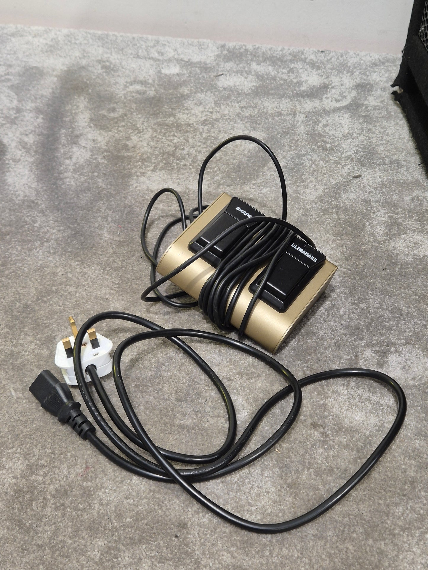 Behringer Ultrabass BX4500H 450W Bass Amplifier - High Power, Versatile EQ - Excellent