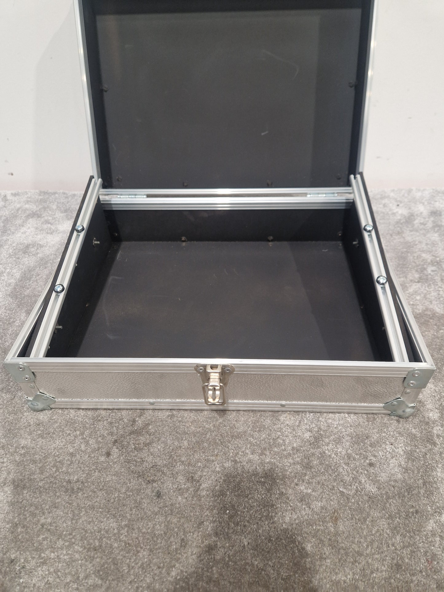 Wilkes Flight case - 48cm x 38cm x 12cm Durable, Portable - Very Good