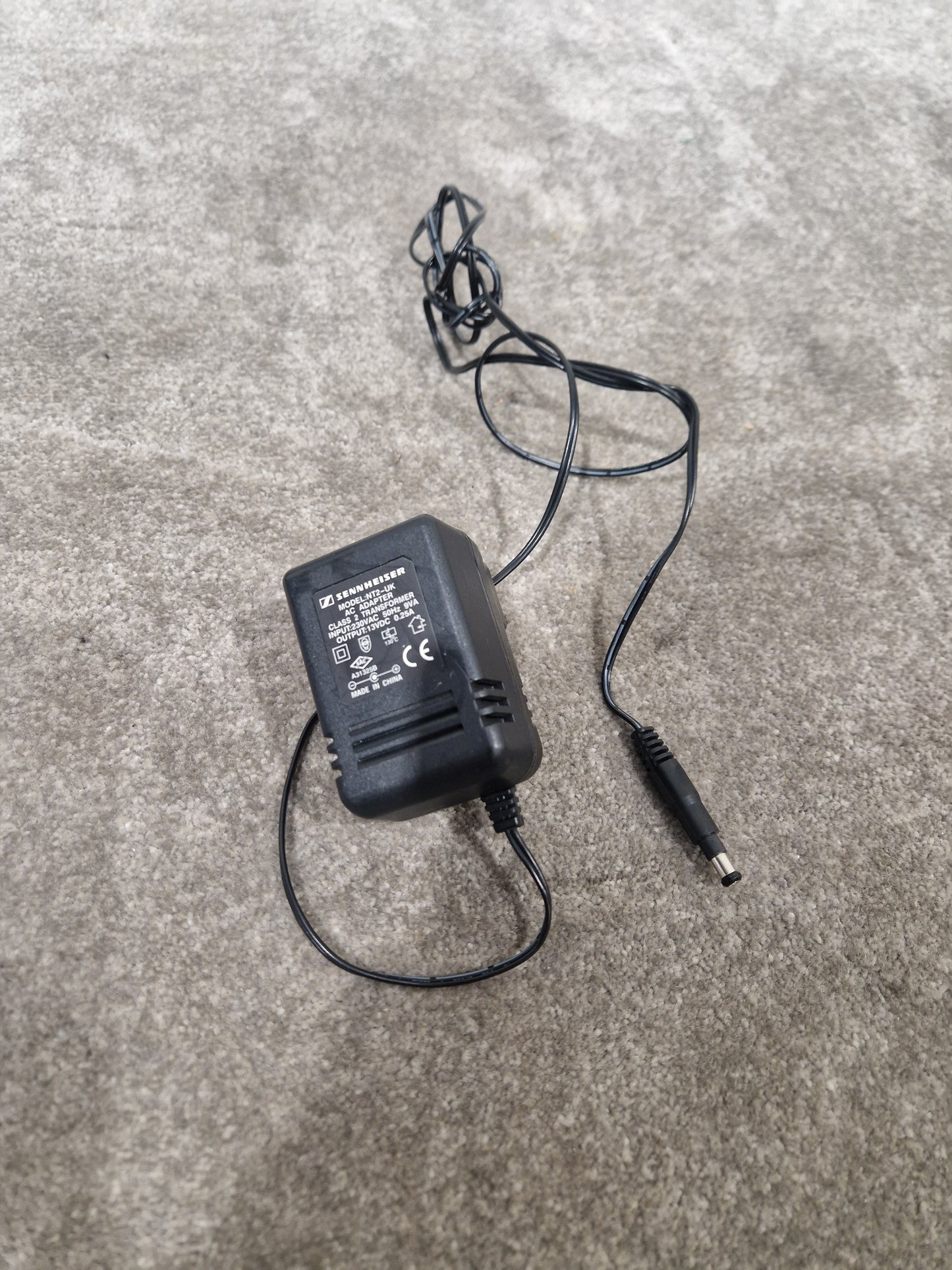 Sennheiser EM1031-V True Diversity Receiver - Professional Audio, True Diversity Technology - Excellent w/ Power Supply & Hard Case & Sennheiser Mic Transmitter