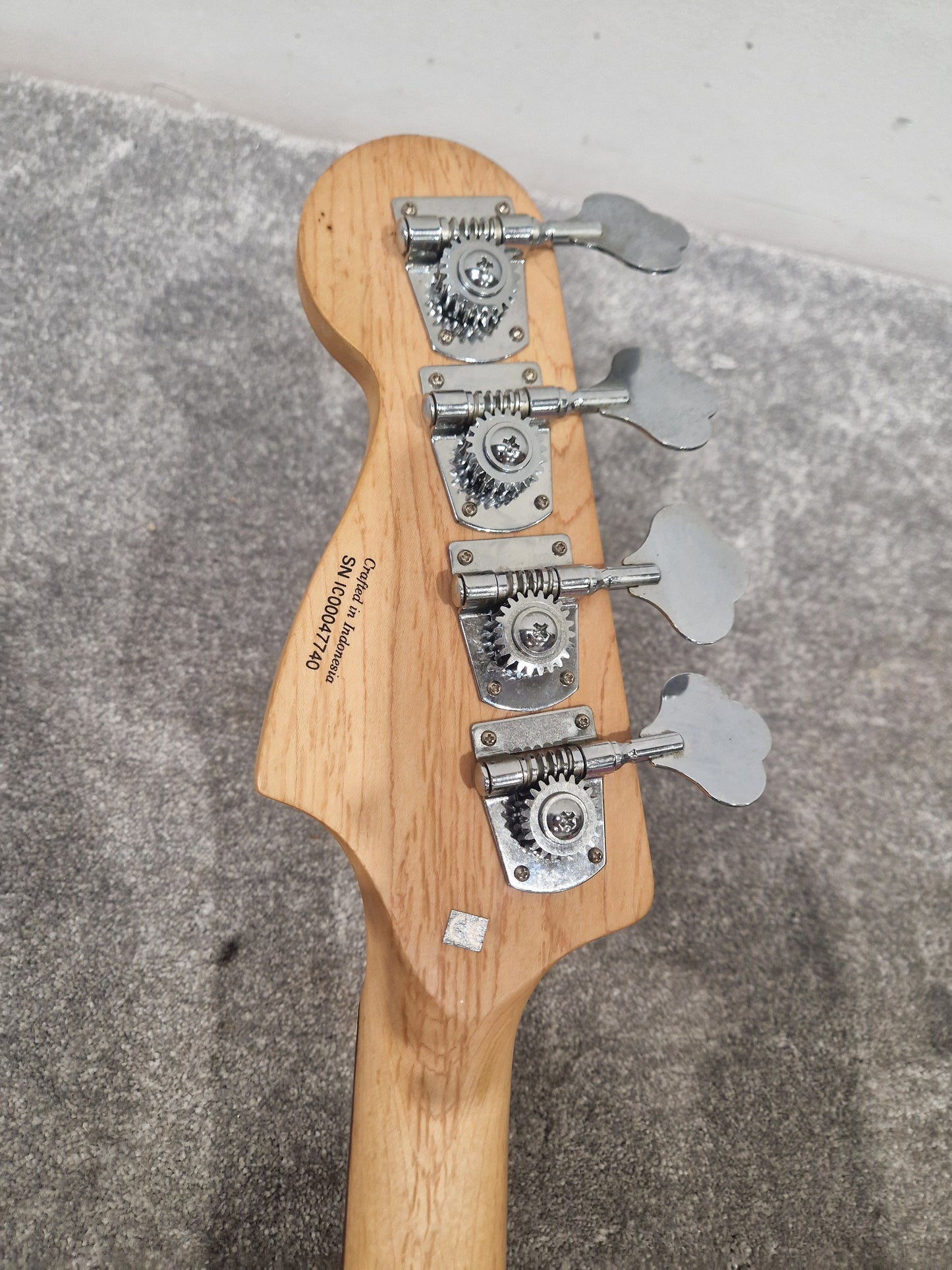 Fender Squier Precision Bass 2000, Black - Maple Neck - Very Good