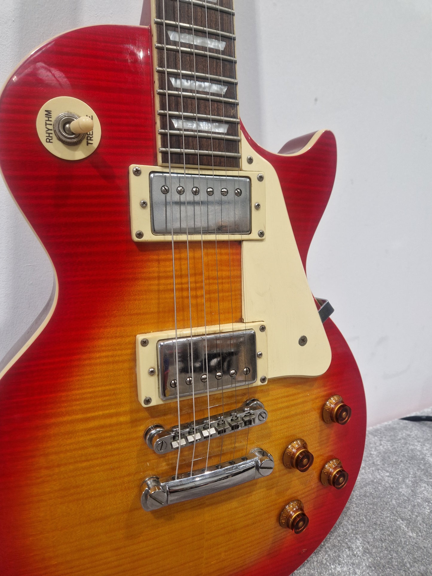 Epiphone Les Paul Standard Sunburst - Mahogany Body, Rosewood Fretboard - Good w/ Stagg soft case