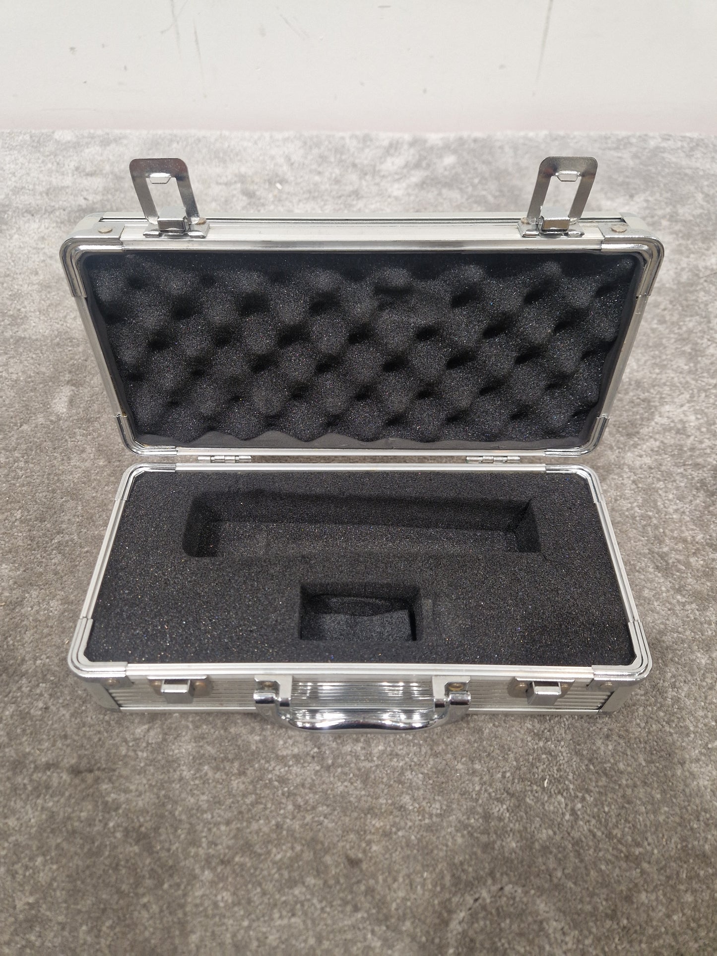 Sontronics STC-6 Condenser Microphone - Cardioid Pattern, Gold Sputtered Diaphragm - Excellent w/ Hard Case & Mic holder