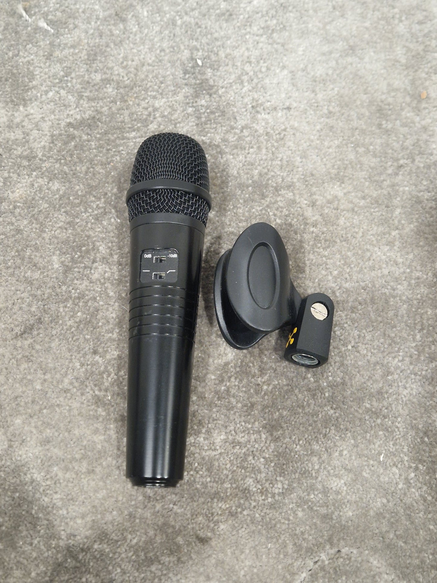 Sontronics STC-6 Condenser Microphone - Cardioid Pattern, Gold Sputtered Diaphragm - Excellent w/ Hard Case & Mic holder