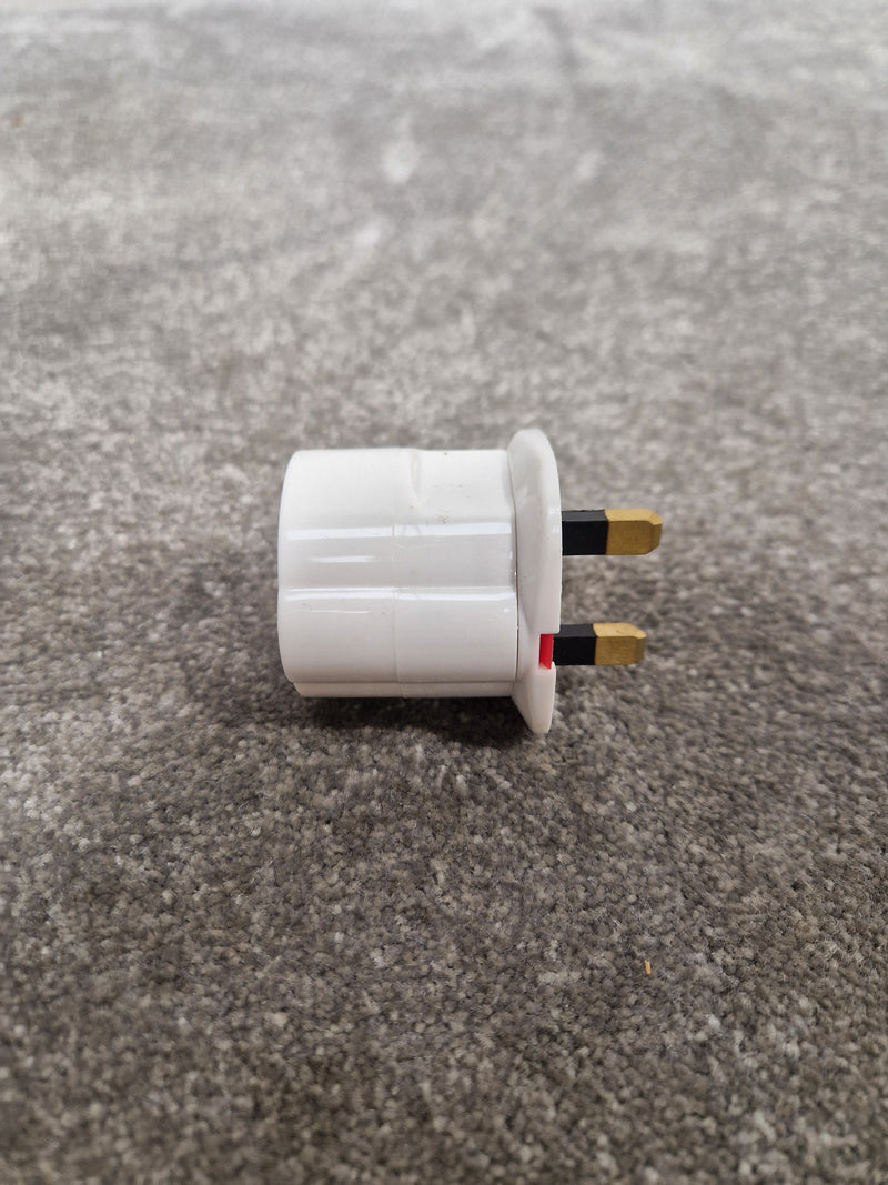 EU to UK Plug Adapter - Converts EU Plugs to UK Outlets - Excellent - image 6