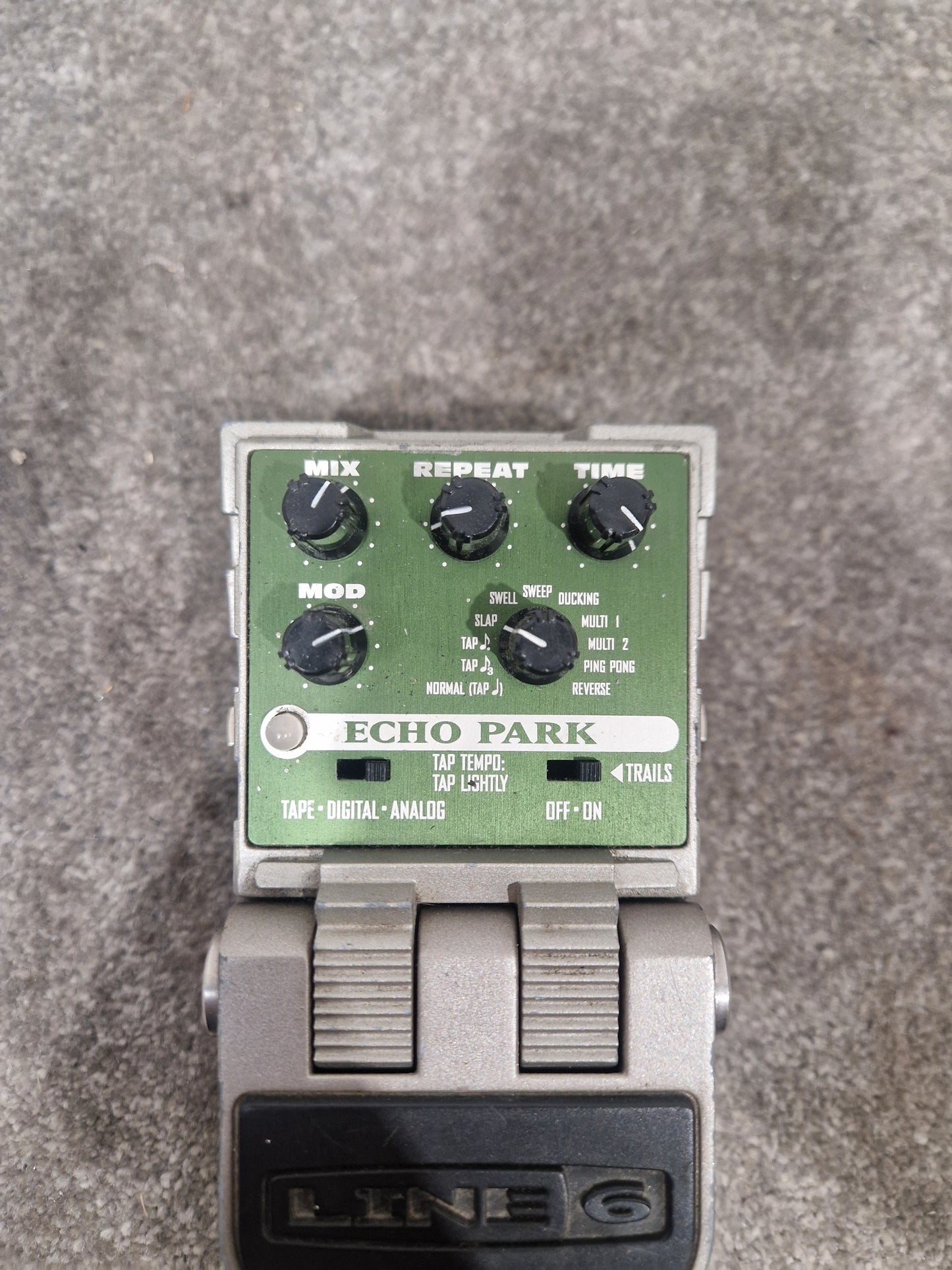 Line 6 Echo Park Effects Pedal - Stereo Delay, 7 Echo Types - Spares or Repairs