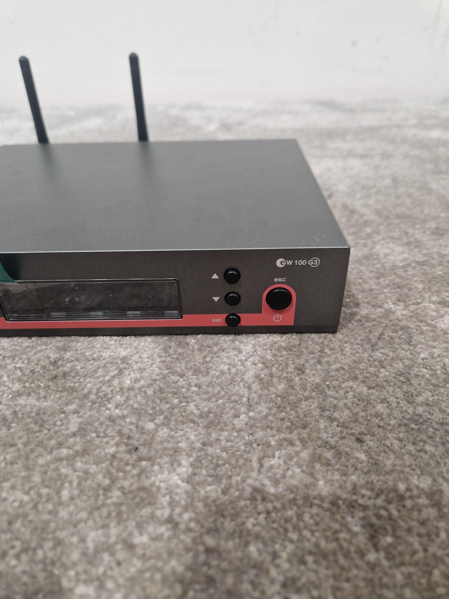 Sennheiser True Diversity Receiver EM100 G3 - Reliable Wireless Solution - Excellent w/ Power Supply & International Plug adapters