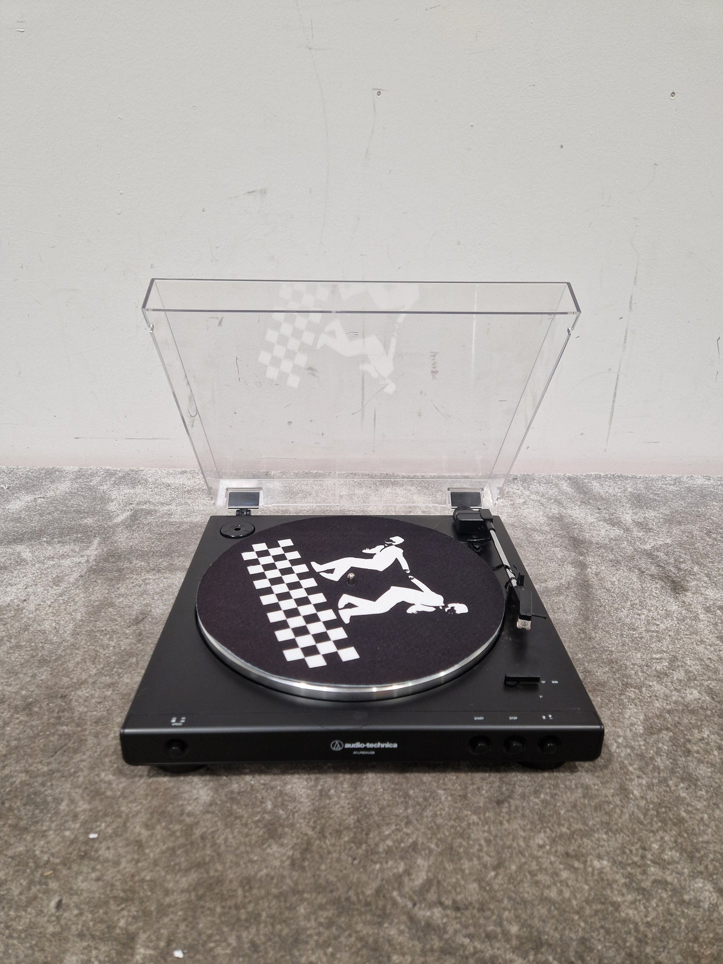 Audio-Technica AT-LP60XYSB – Fully Automatic Belt-Drive Turntable – Very Good w/ Slip Mat