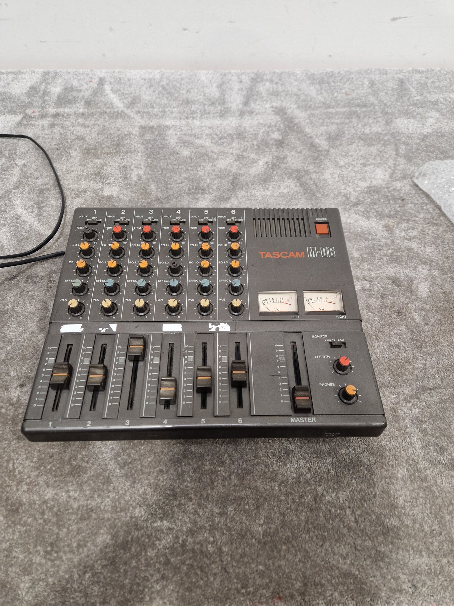 Tascam M-06 - Compact 6-Channel Mixer - Good