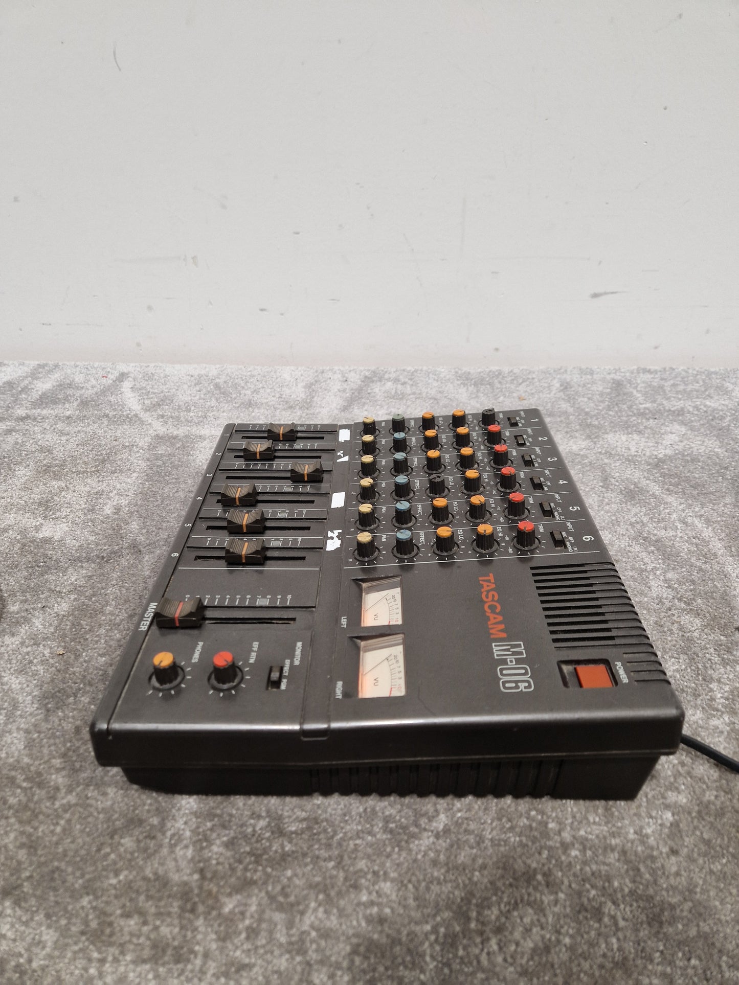 Tascam M-06 - Compact 6-Channel Mixer - Good