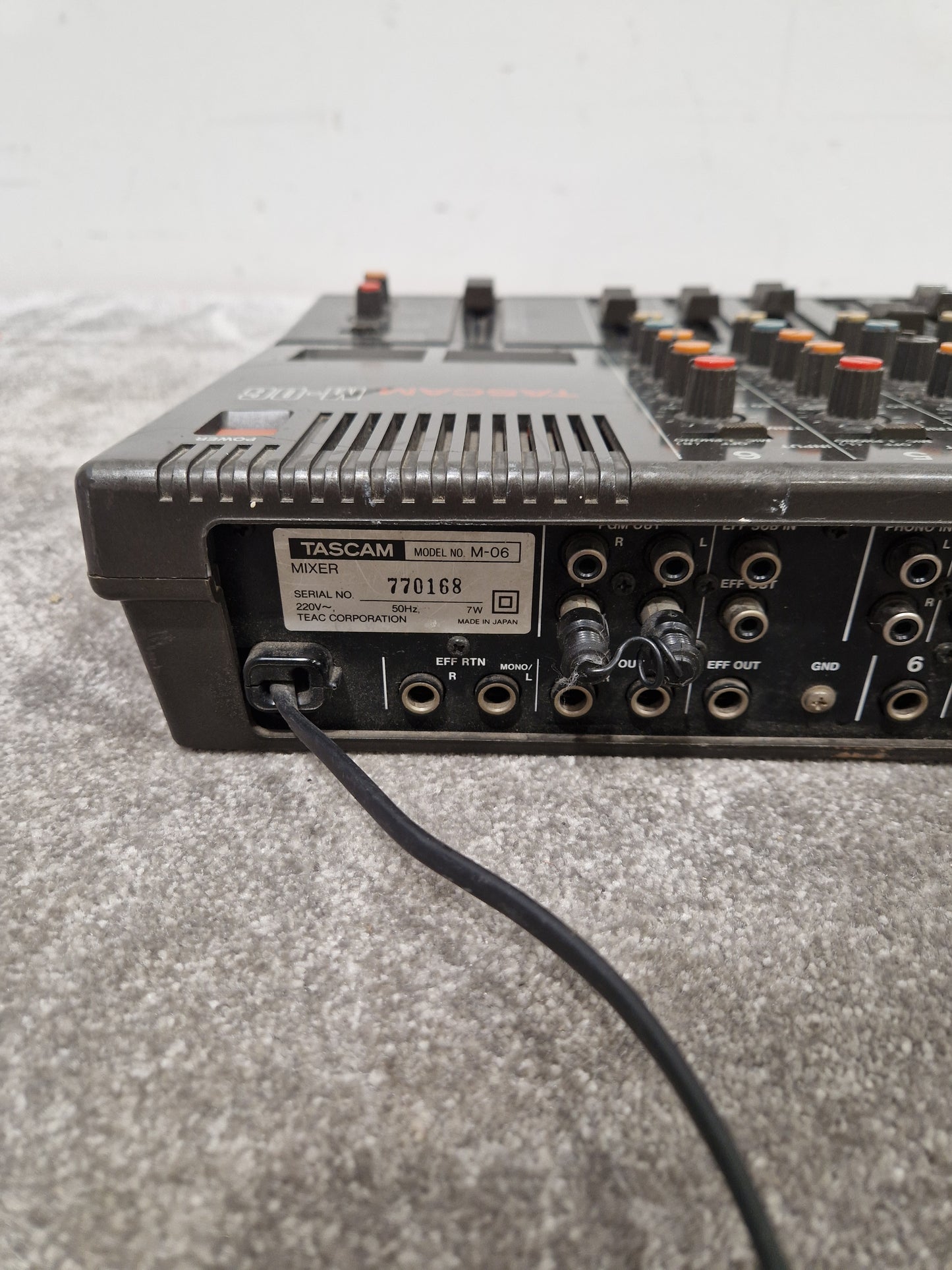 Tascam M-06 - Compact 6-Channel Mixer - Good