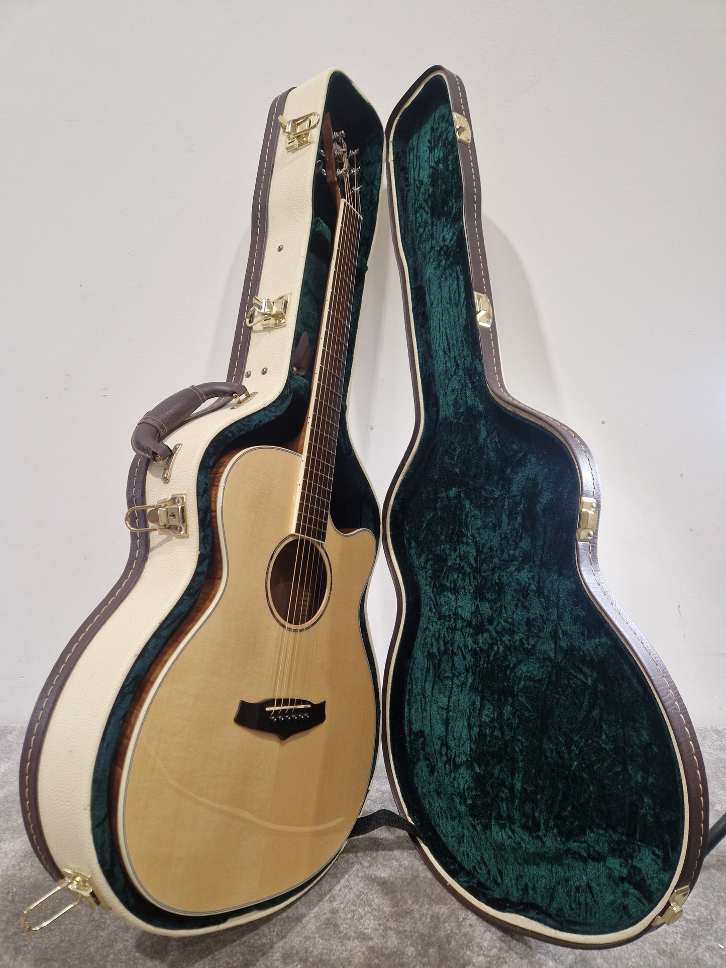 Tanglewood Tpe SF-DLX - Deluxe Electro-Acoustic Guitar - Excellent w/ Hard Case