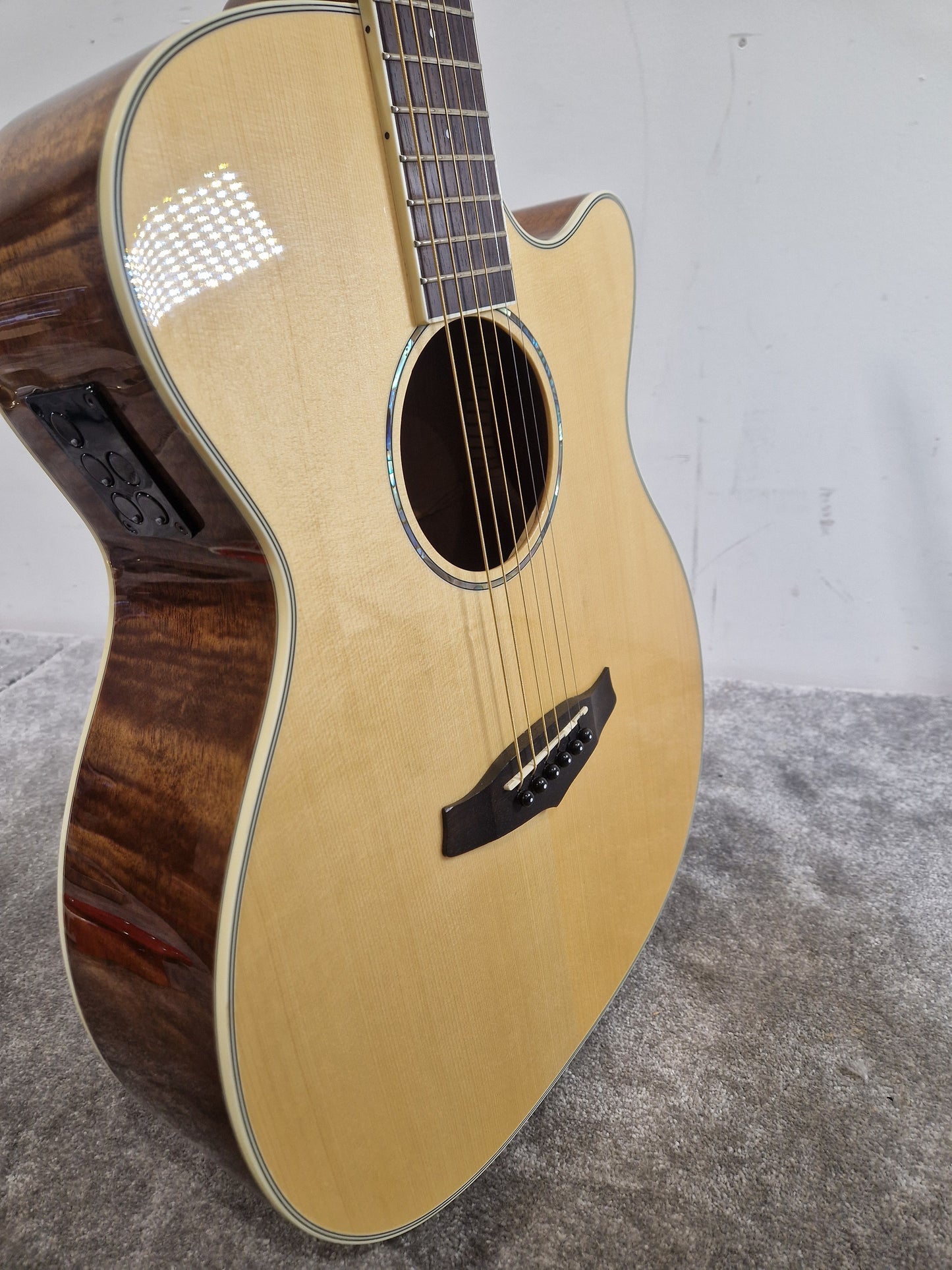 Tanglewood Tpe SF-DLX - Deluxe Electro-Acoustic Guitar - Excellent w/ Hard Case