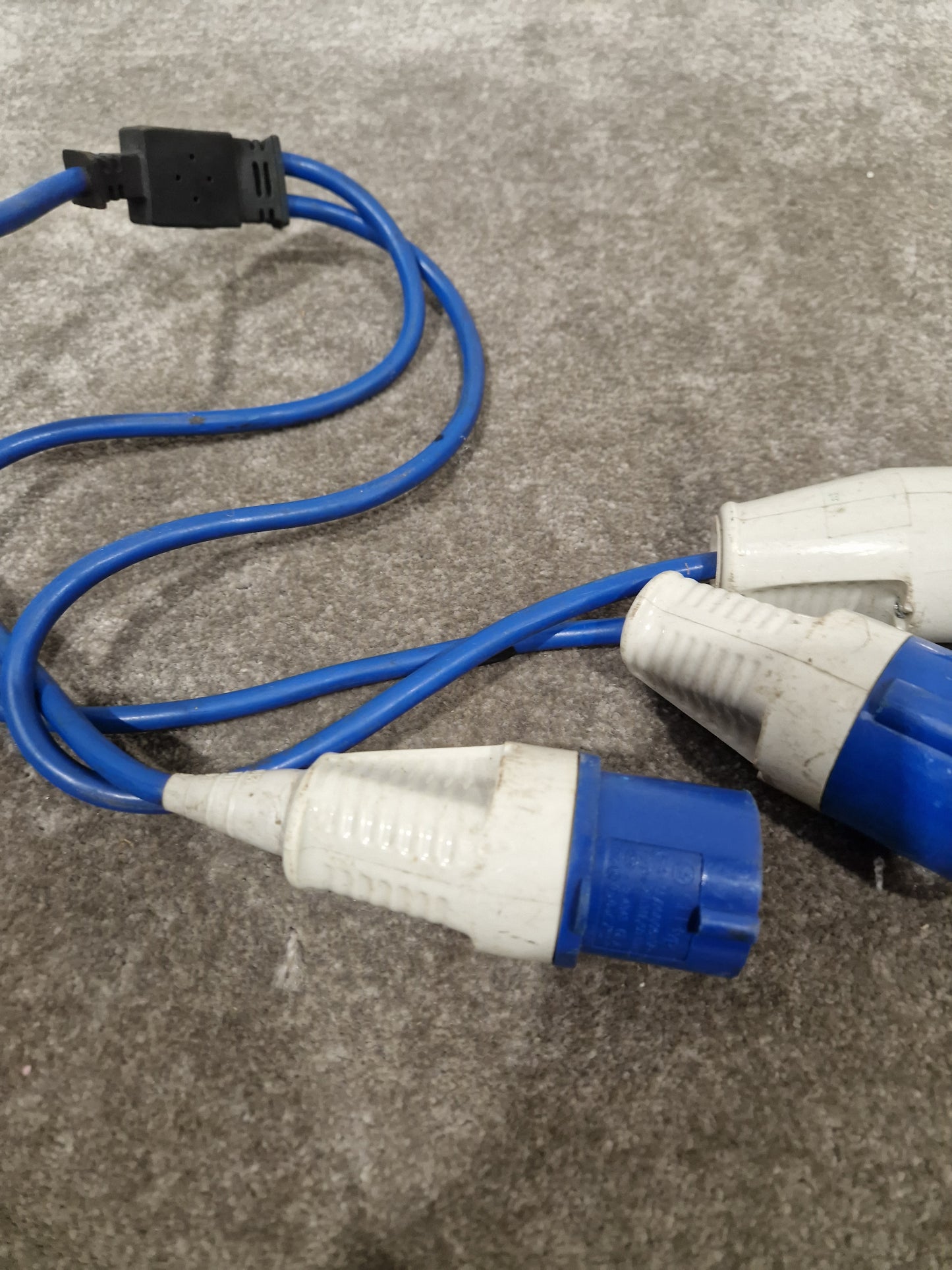 3 Head Socket Output - Multi-Connection Adapter - Good