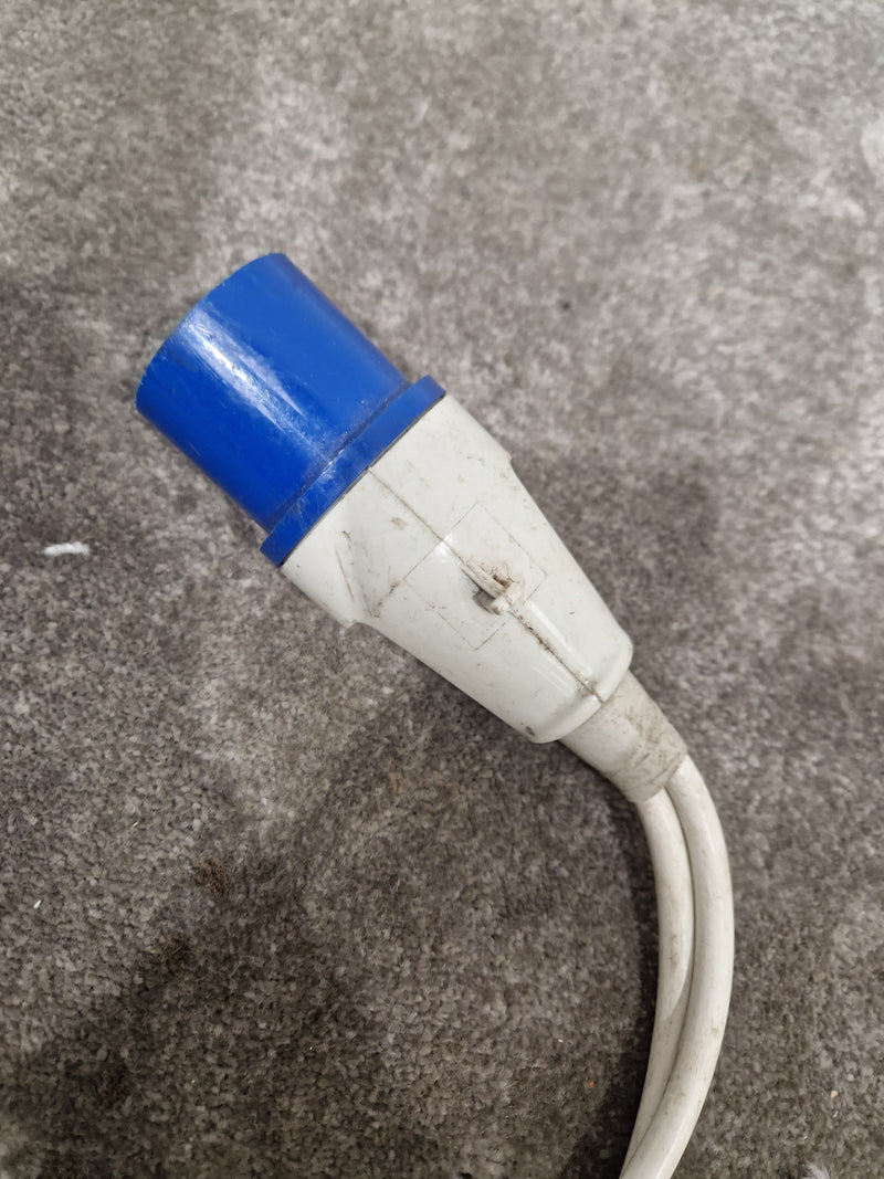 16 AMP 240V Plug TO-2X 16 AMP Socket Splitter - Heavy-Duty Power Distribution - Good - image 5