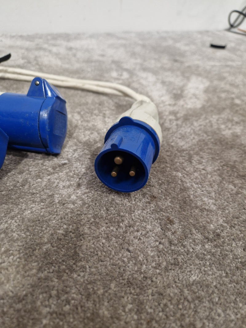16 AMP 240V Plug TO-2X 16 AMP Socket Splitter - Heavy-Duty Power Distribution - Good - image 7