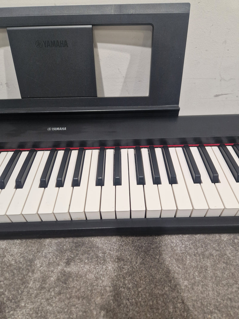 Yamaha Piaggero Keyboard NP-12B - Portable Digital Piano - Excellent w/ Original Box & Sustain Pedal - image 4