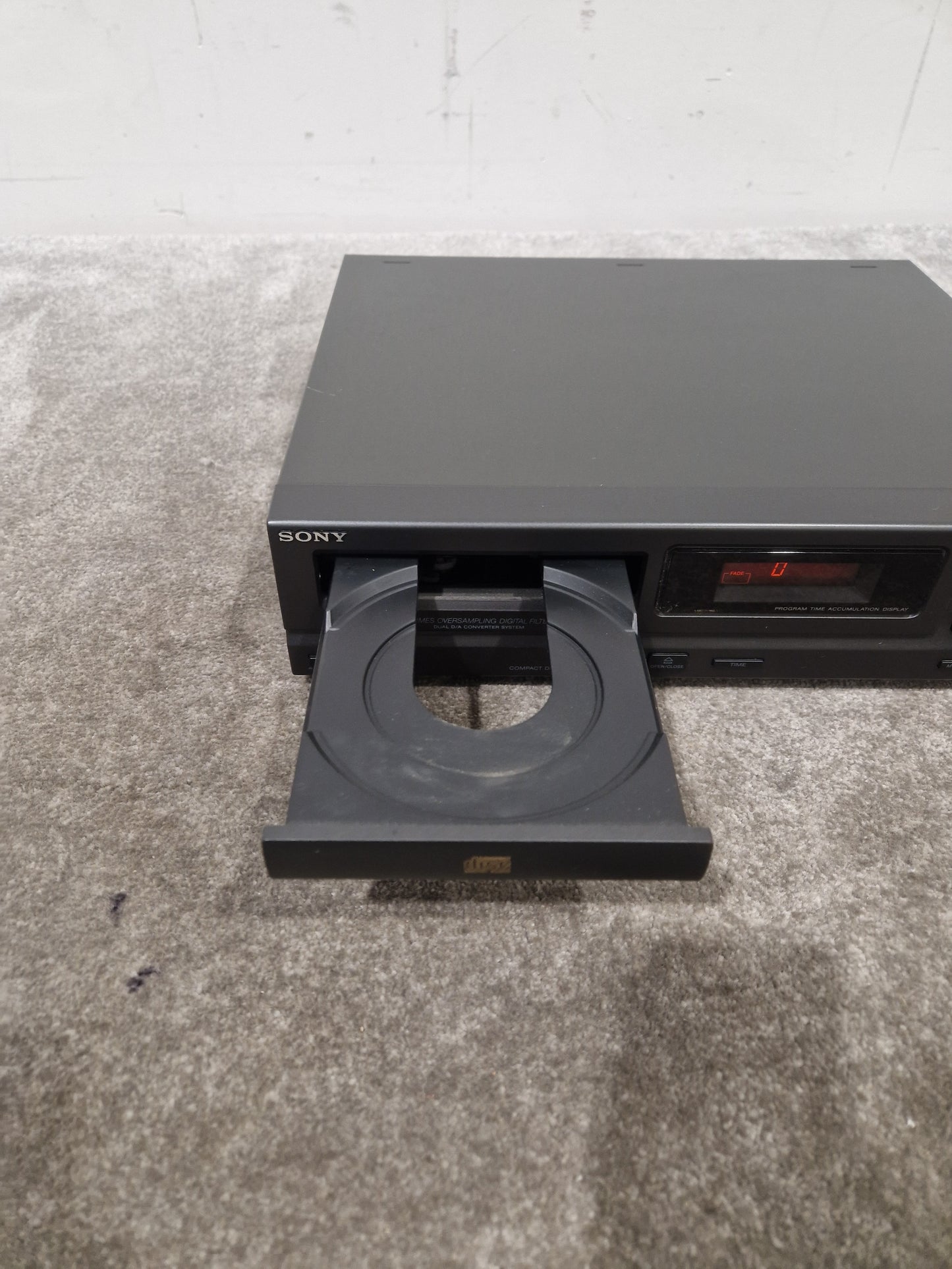 Sony CDP-M18 - Compact Disc Player - Excellent w/ Power Supply