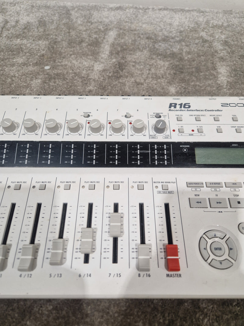 Zoom R16 Audio Interface - Portable Multitrack Recorder - Very Good w/ Power Supply - image 4