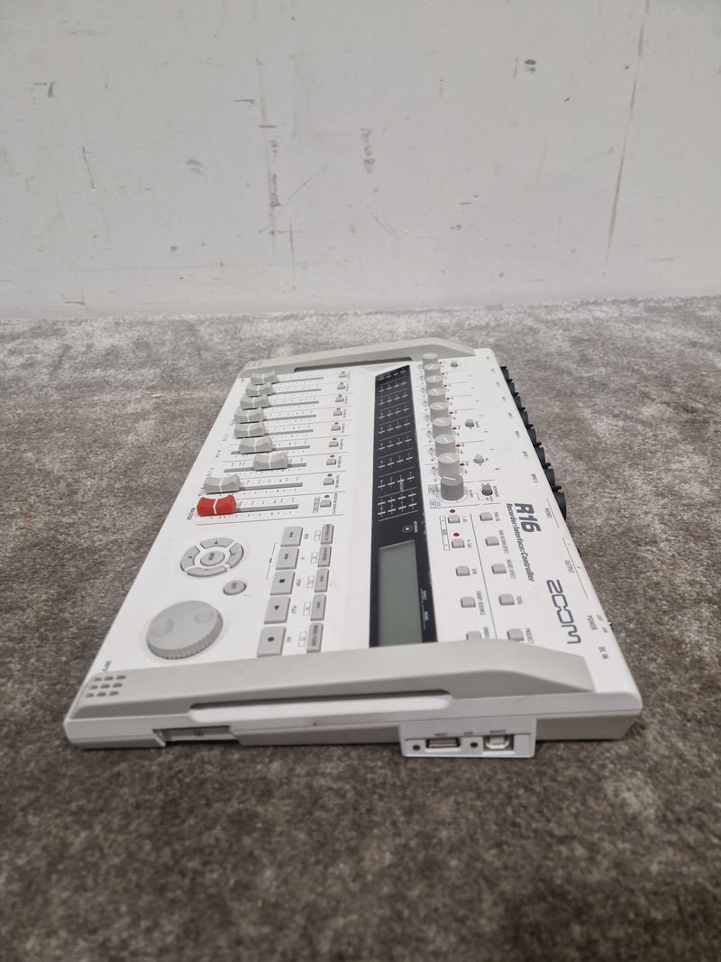 Zoom R16 Audio Interface - Portable Multitrack Recorder - Very Good w/ Power Supply - image 10
