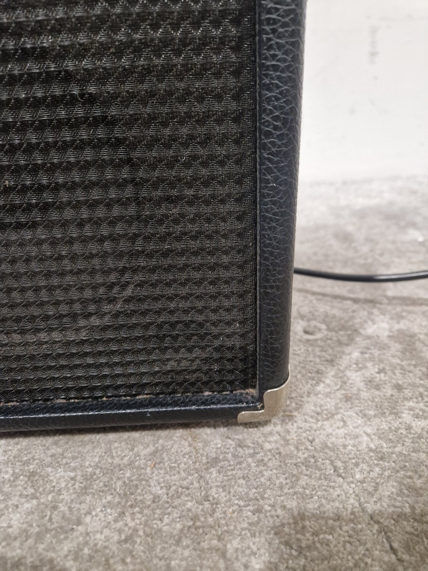 Squier SP-10 Guitar Amplifier - Compact Practice - Very Good