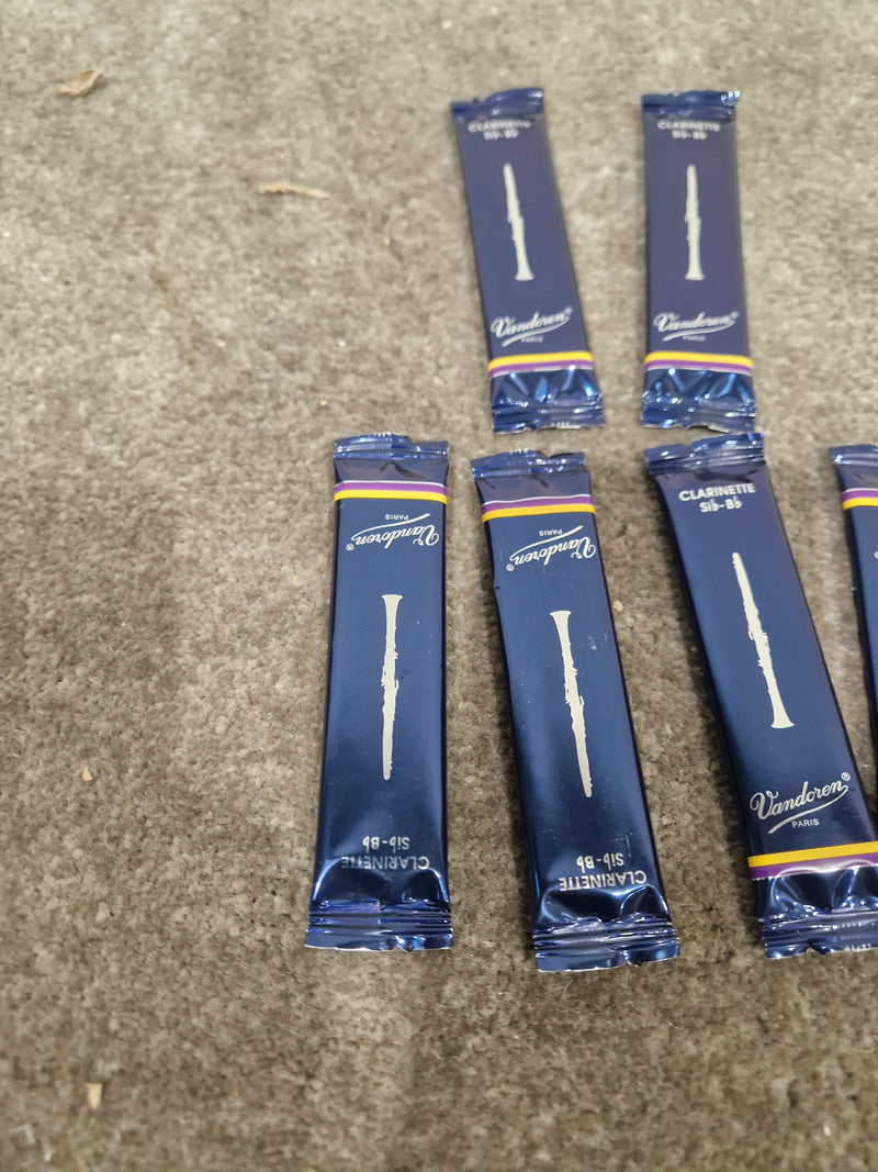 Buffet Crampon E13 - Bb Clarinet - Excellent w/ Hard Case - image 14