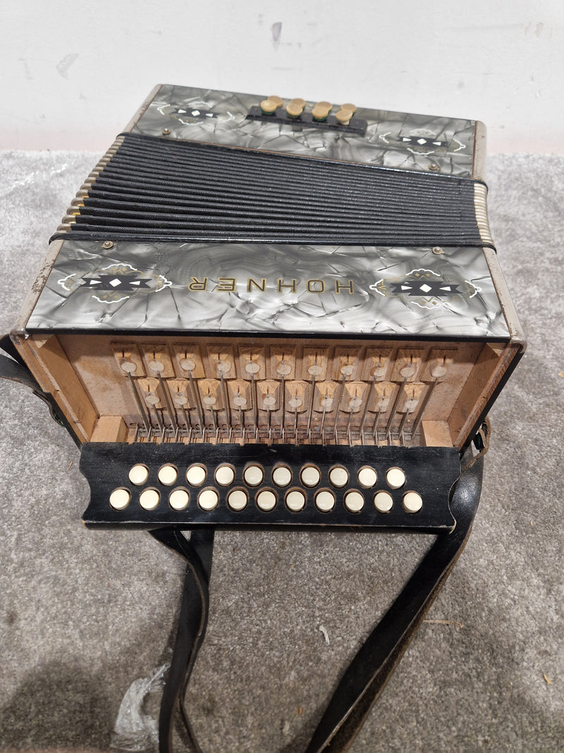 Hohner Club IIB Victoria - Diatonic Button Accordion - Pearl Celluloid - Fair - image 8