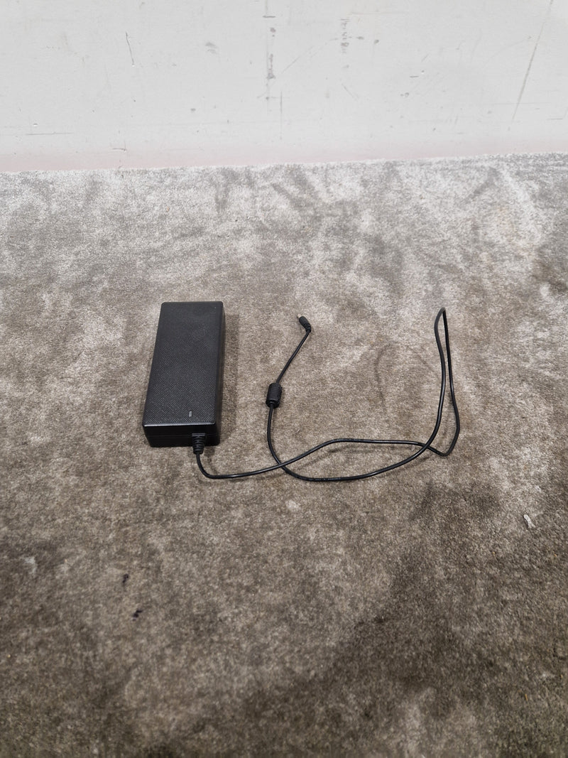 Flypower Switching Adapter PS120C200Y6000M - Excellent - image 3