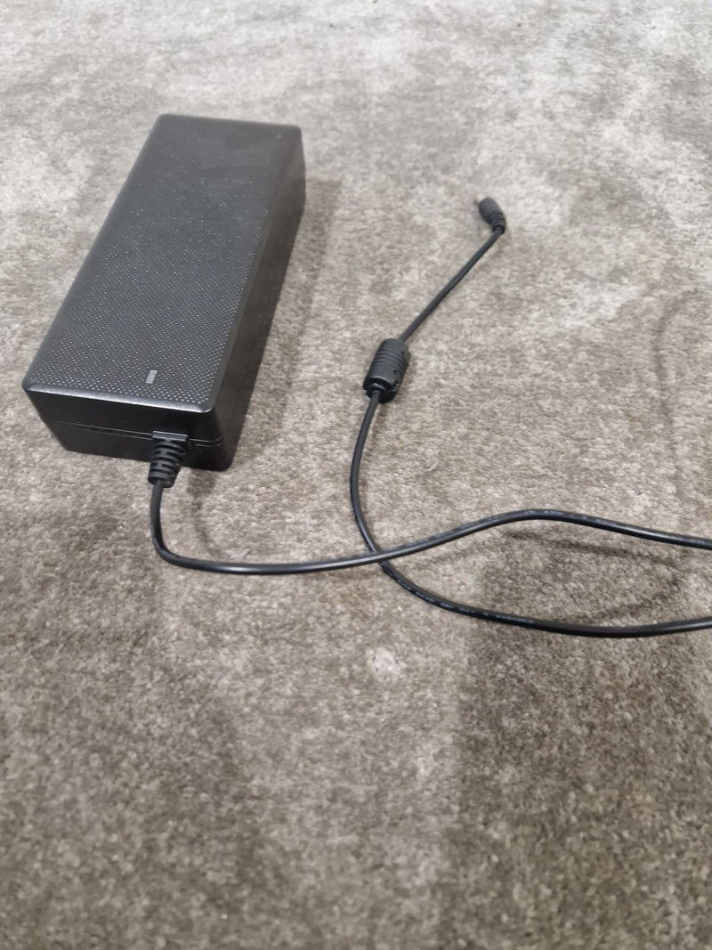 Flypower Switching Adapter PS120C200Y6000M - Excellent - image 5