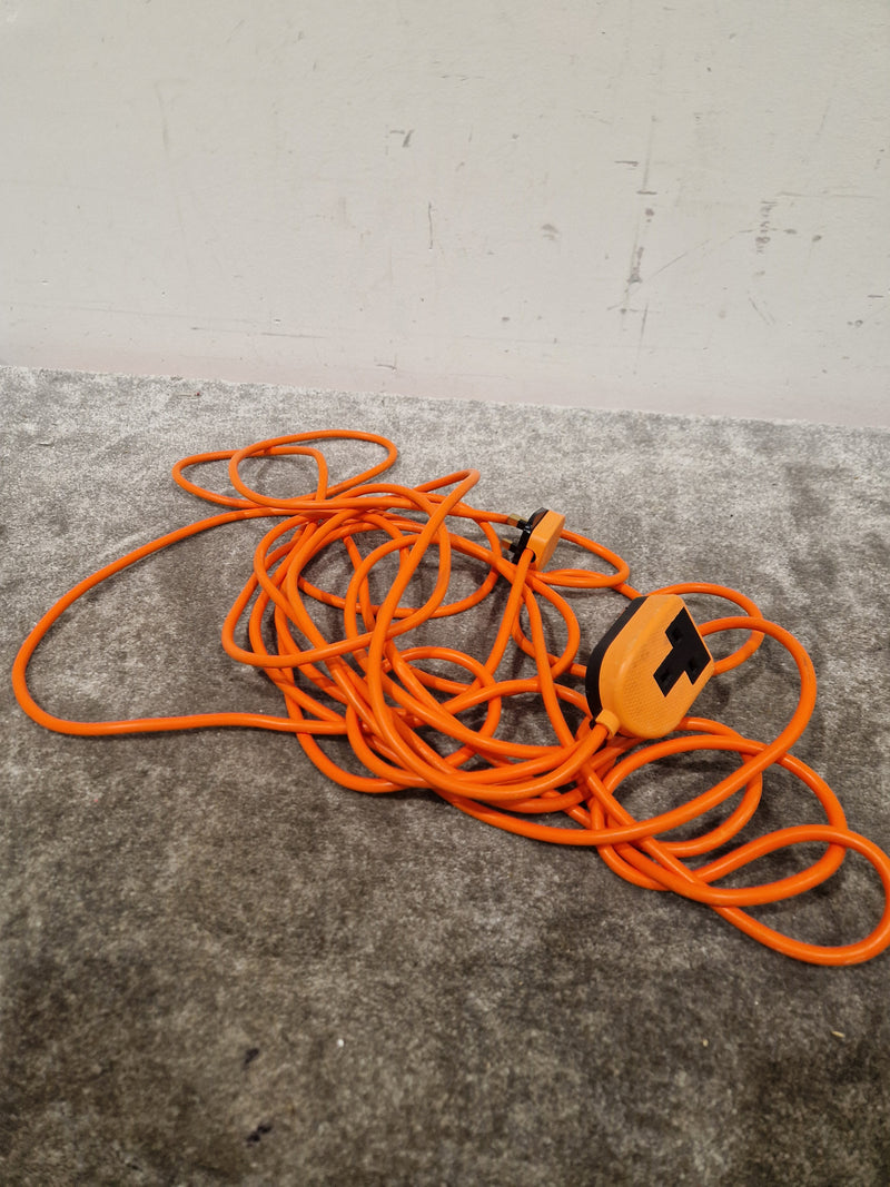 10M UK Plug to One Gang Orange - Excellent - image 3