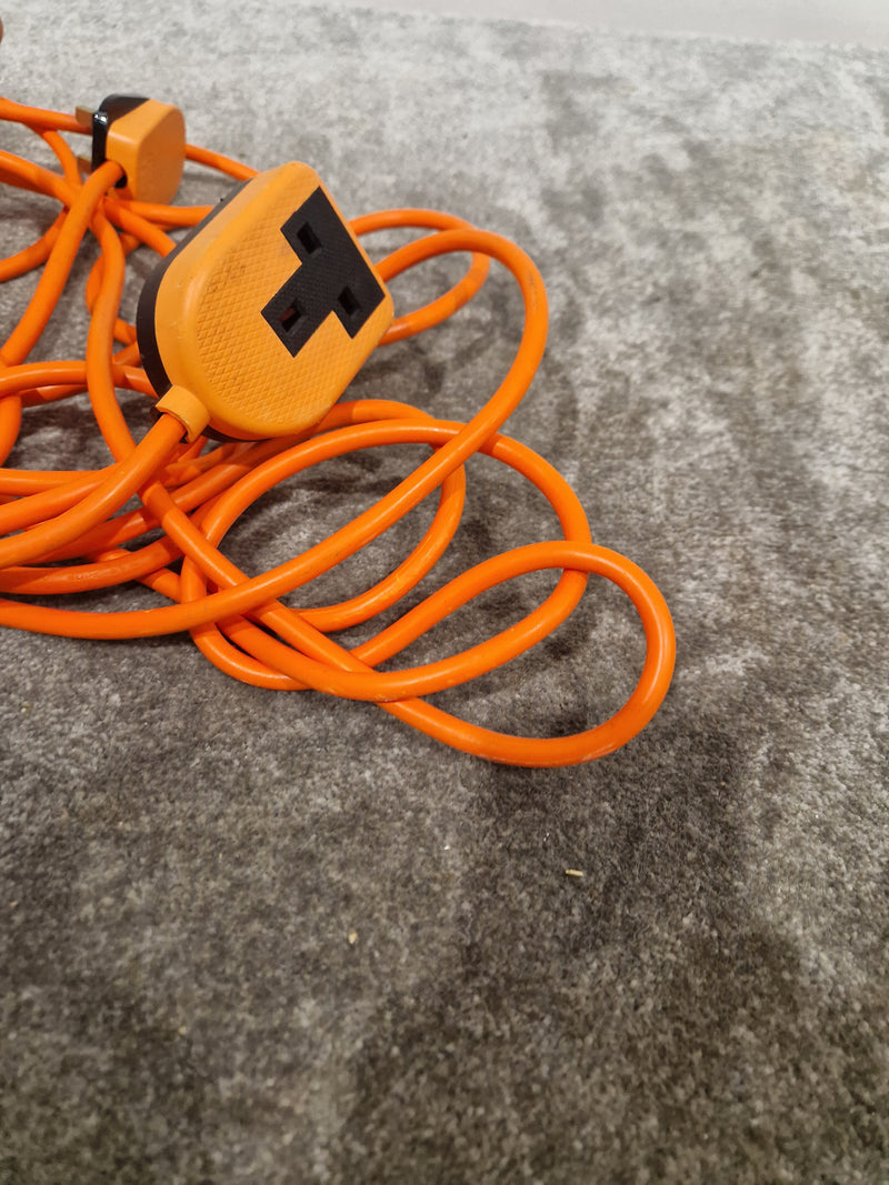 10M UK Plug to One Gang Orange - Excellent - image 4