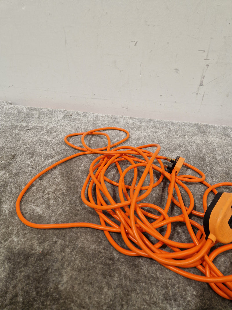 10M UK Plug to One Gang Orange - Excellent - image 6