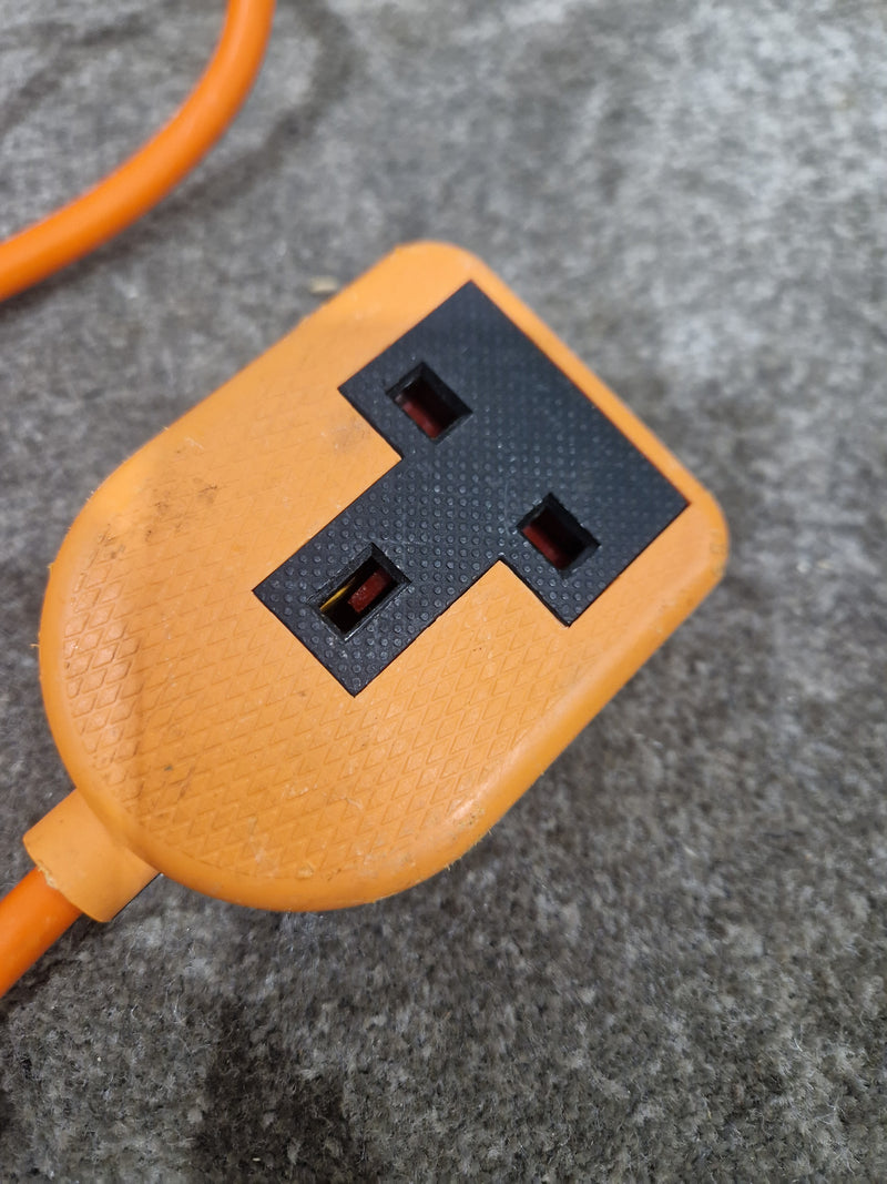 10M UK Plug to One Gang Orange - Excellent - image 9