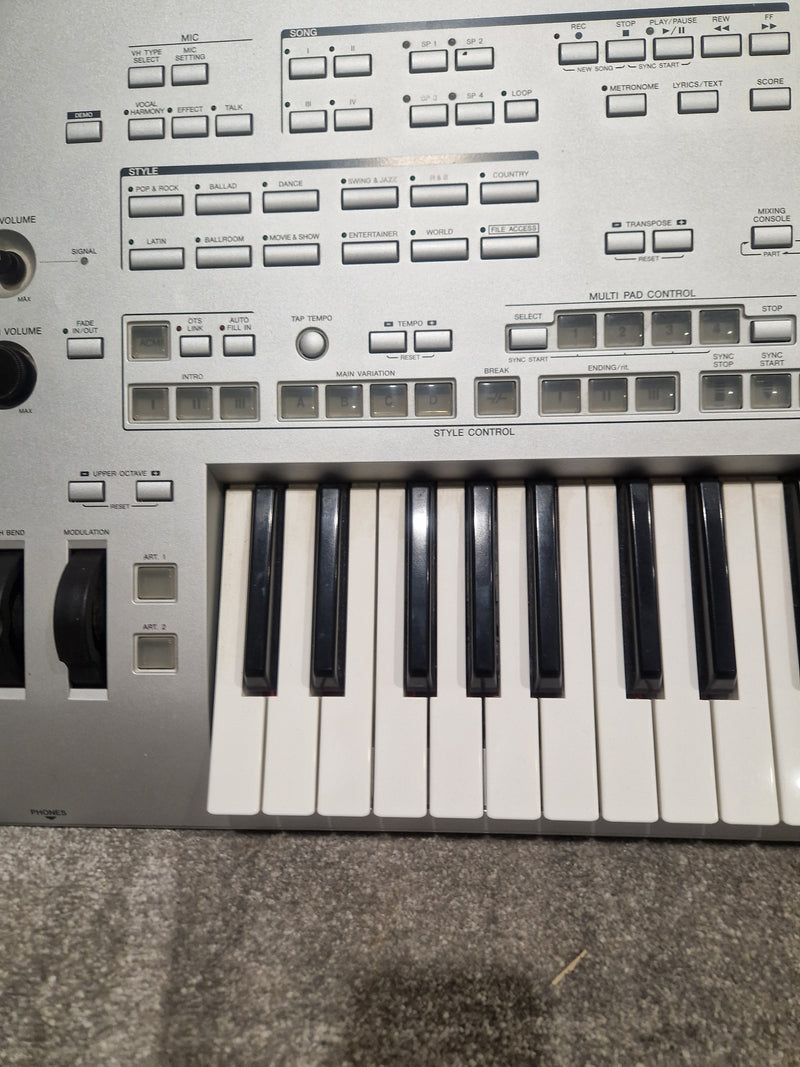 Yamaha Tyros 3 - Digital Workstation Keyboard - White/Silver - Excellent - image 10