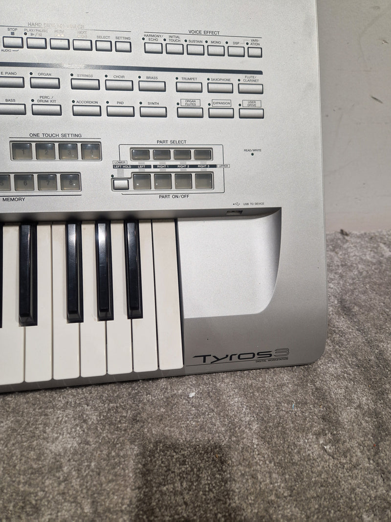 Yamaha Tyros 3 - Digital Workstation Keyboard - White/Silver - Excellent - image 25