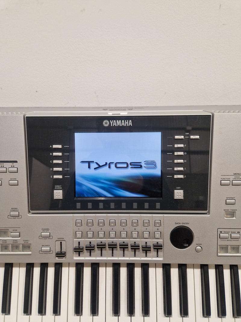 Yamaha Tyros 3 - Digital Workstation Keyboard - White/Silver - Excellent - image 15