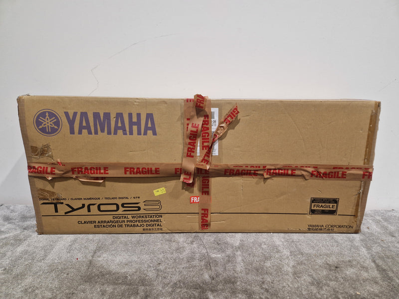 Yamaha Tyros 3 - Digital Workstation Keyboard - White/Silver - Excellent - image 17
