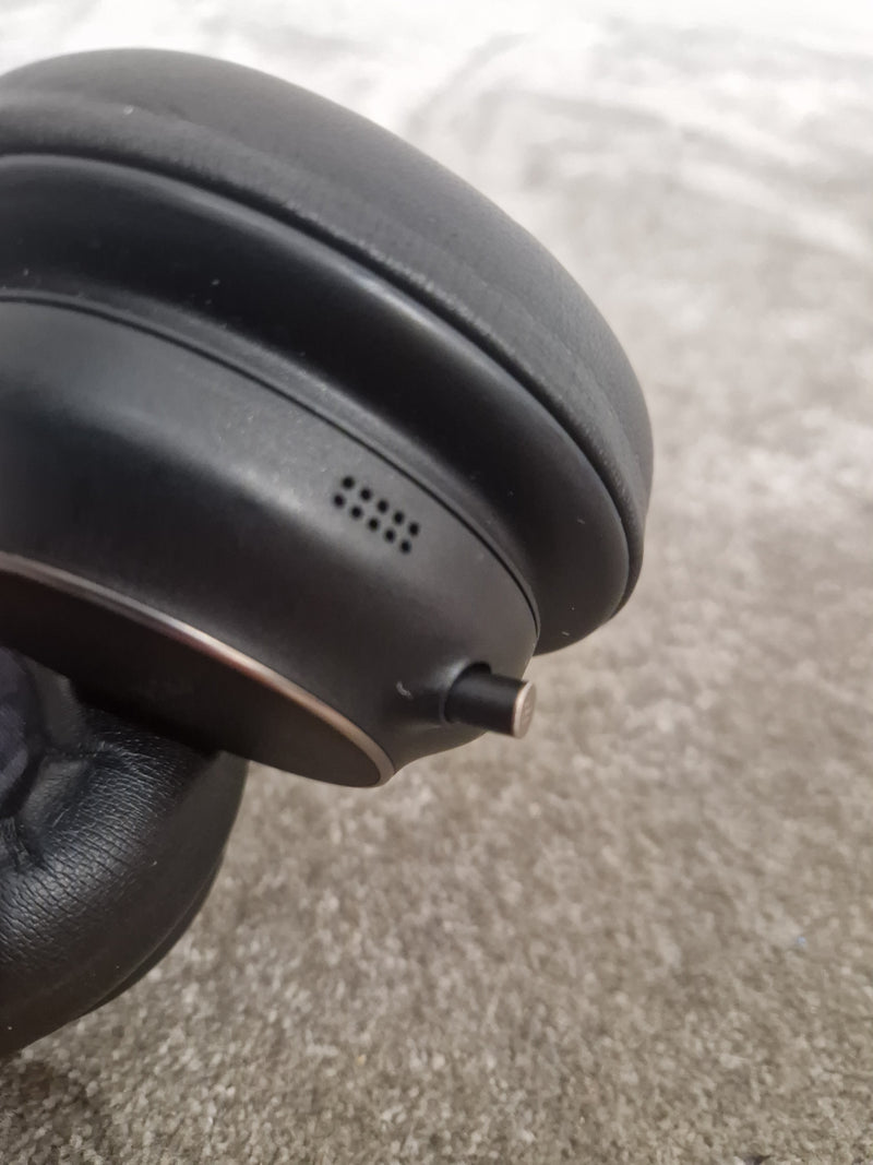 Yealink BH76 Plus Teams - USB-C Bluetooth Headset - Black/Green - Excellent w/ Soft Case - image 2