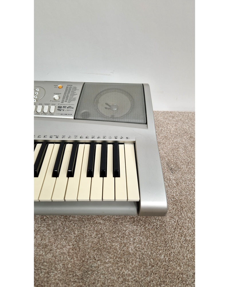 Yamaha PSR-E303 - Musical Keyboards - Silver - Good - image 2