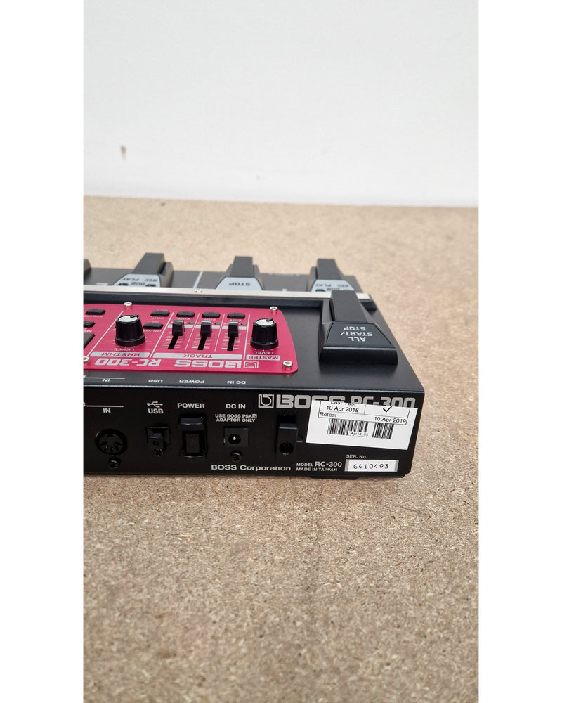 Boss RC-300 - Multi-Effects Pedal - Excellent w/ Soft Case & power supply - image 11