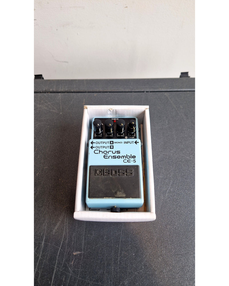 Boss CE-5 Chorus ensemble - Effects Pedal - Very Good w/ Original Box - image 4