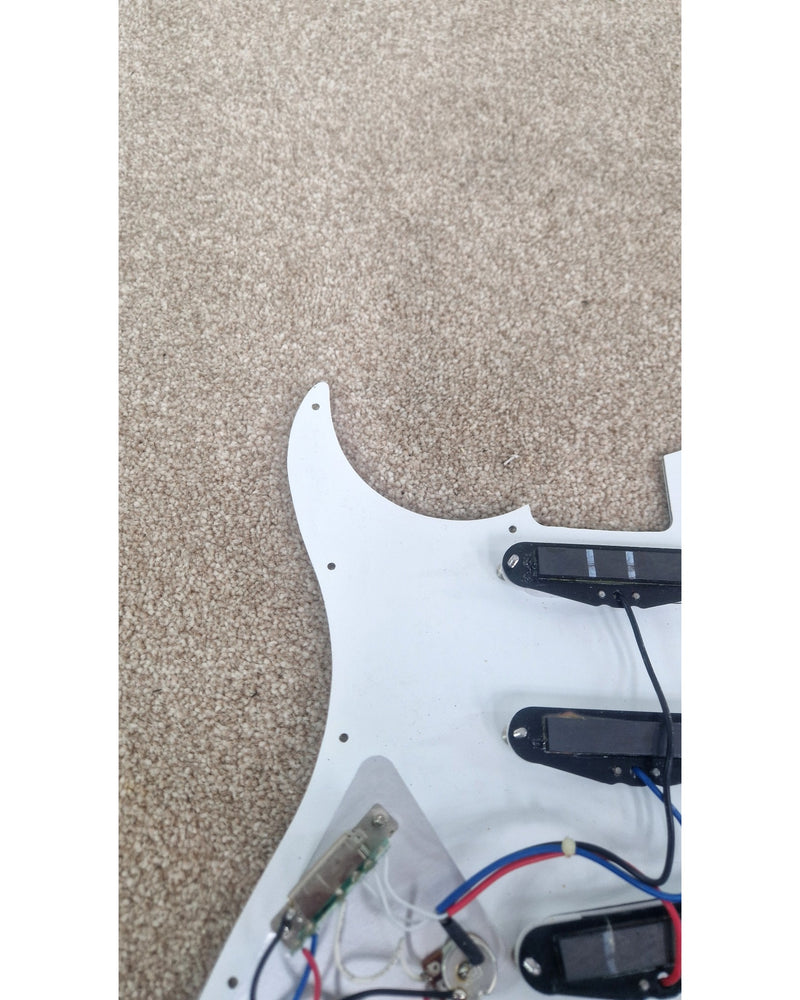 St Pick-guard - White - Excellent - image 9