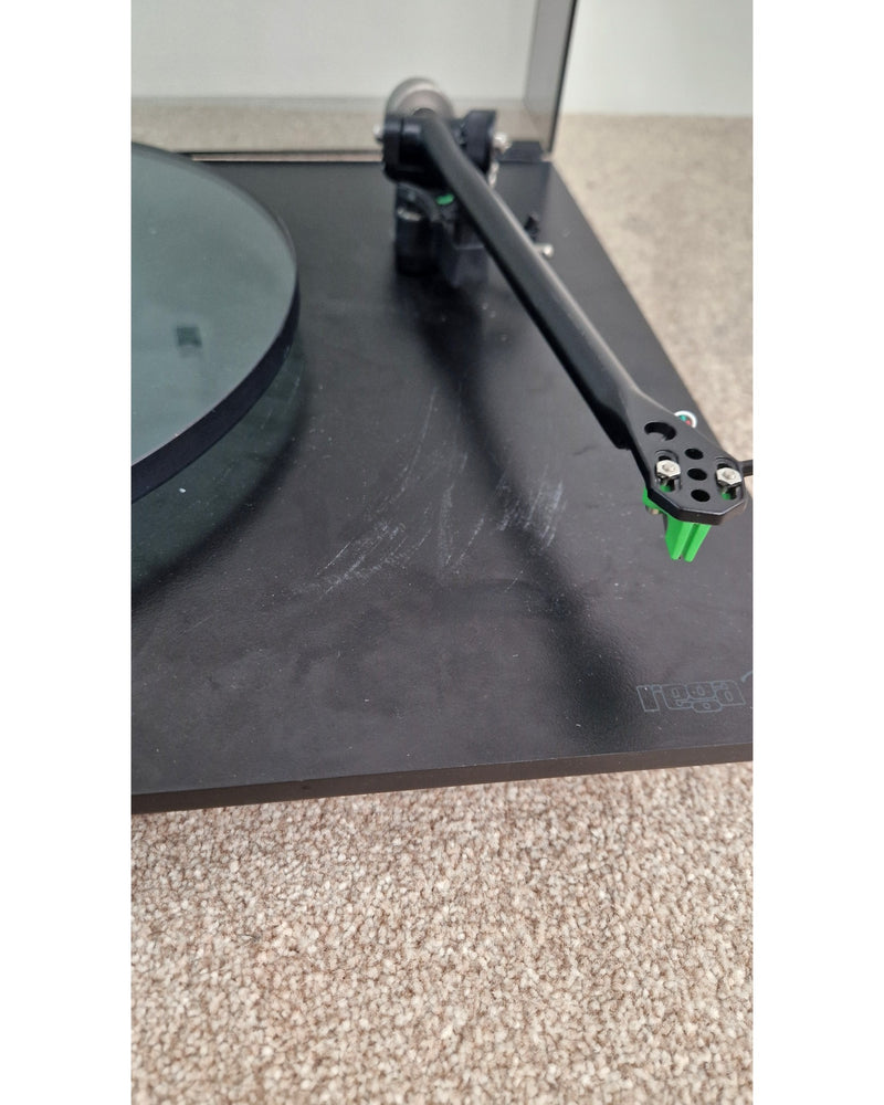 REGA Planar 3 Turntable - Iconic Design - Good - image 8