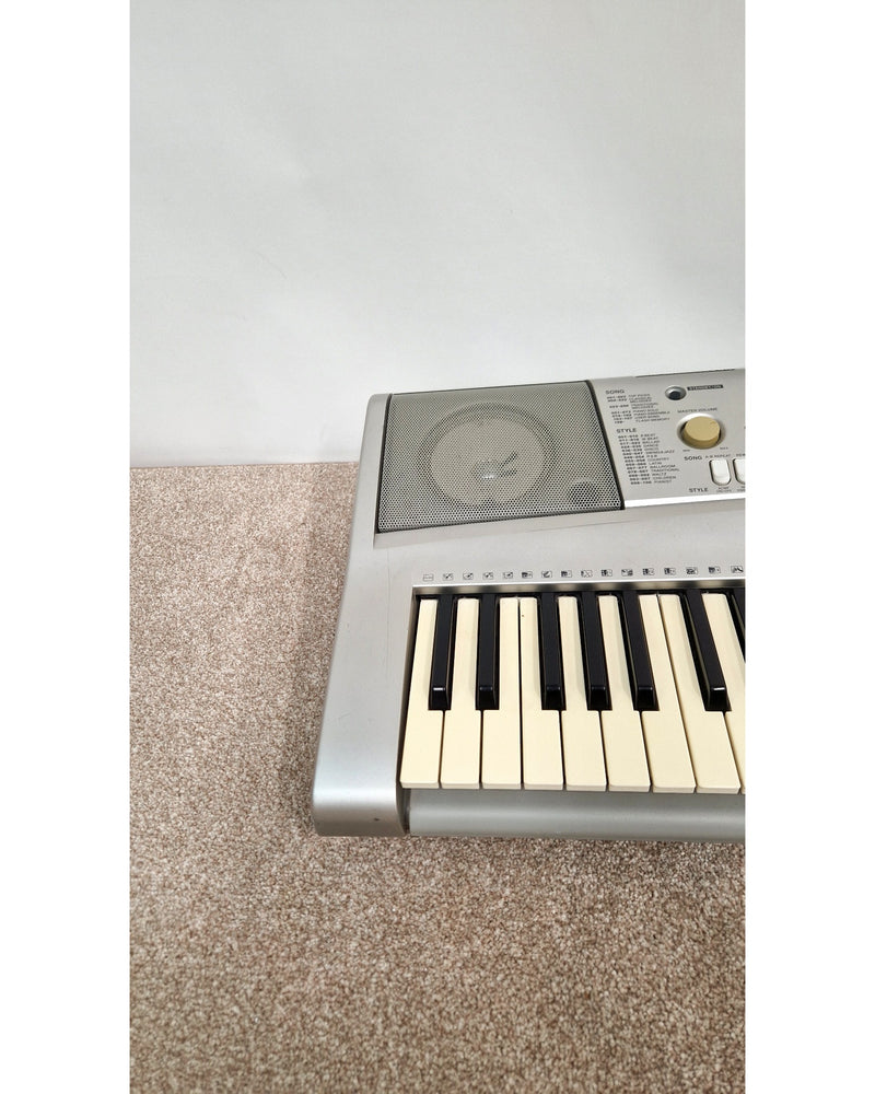 Yamaha PSR-E303 - Musical Keyboards - Silver - Good - image 6