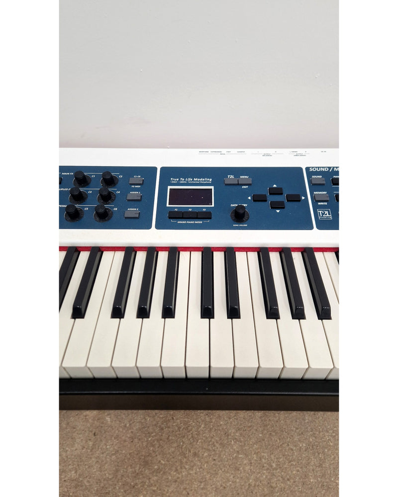 Dexibell VIVO S9 - Digital Piano - White - Like New w/ Power Supply, Original Box, Manuals - image 4
