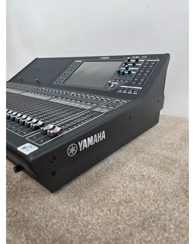 Yamaha QL5 - Mixer - Black - Excellent w/ Power Supply, Manuals, Soft Cover - image 10